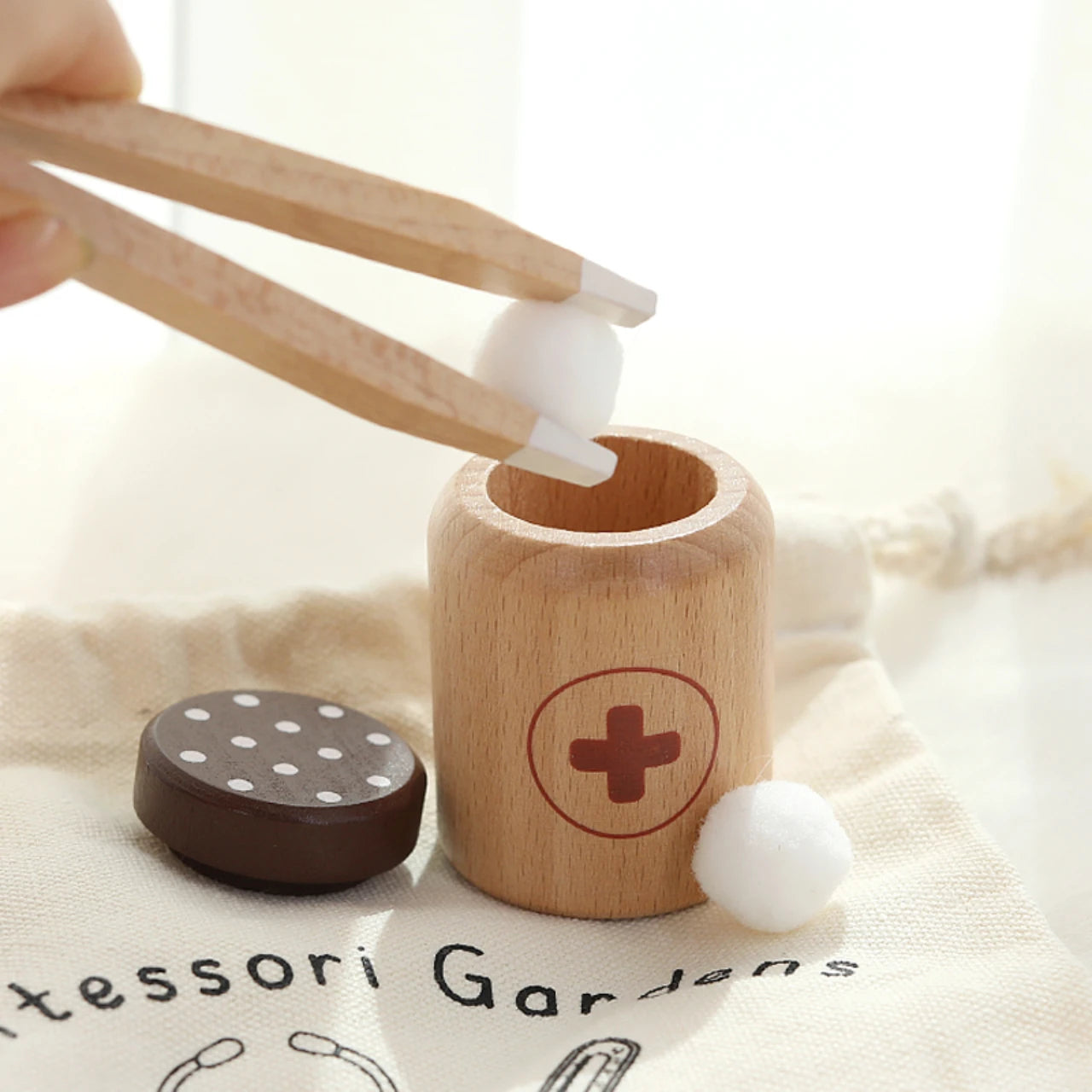 Children playing house simulation, doctors, nurses, stethoscopes, medical kits, syringes, toy sets, wooden boys and girls - MyLootWare